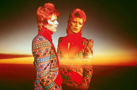 Más barato y mejor: Documental sobre David Bowie, ‘Moonage Daydream’ es estrenado en Centro Arte Alameda